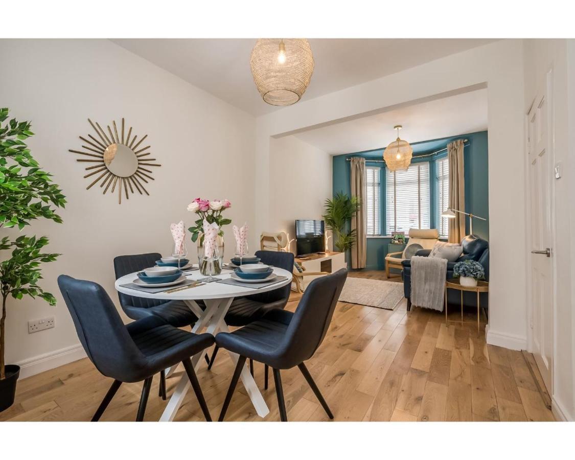 Central Belfast Apartments Chic Luxe R&R Exterior photo