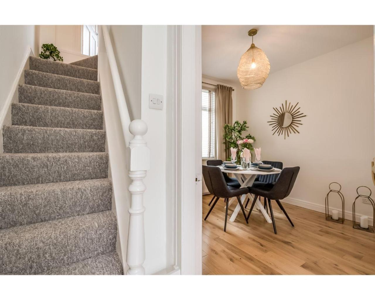 Central Belfast Apartments Chic Luxe R&R Exterior photo